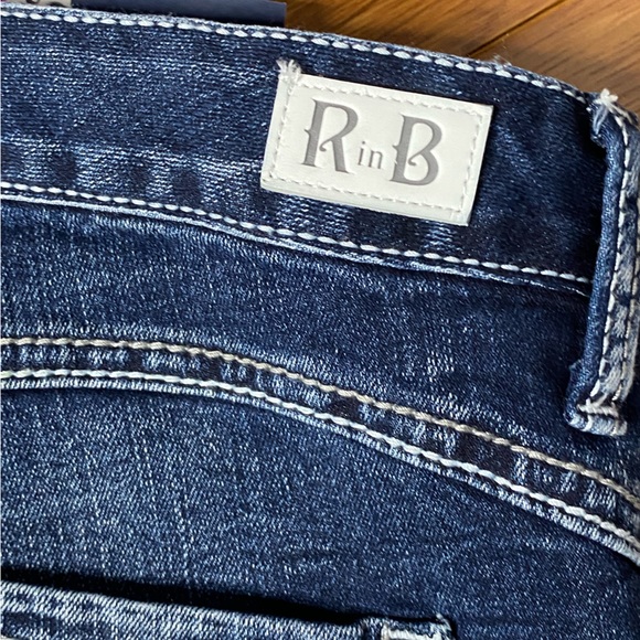 NWT Rhythm in Blues Jeans Capris Dark Blue Wash “Hourglass Slimmer” Size 16 - Picture 7 of 12